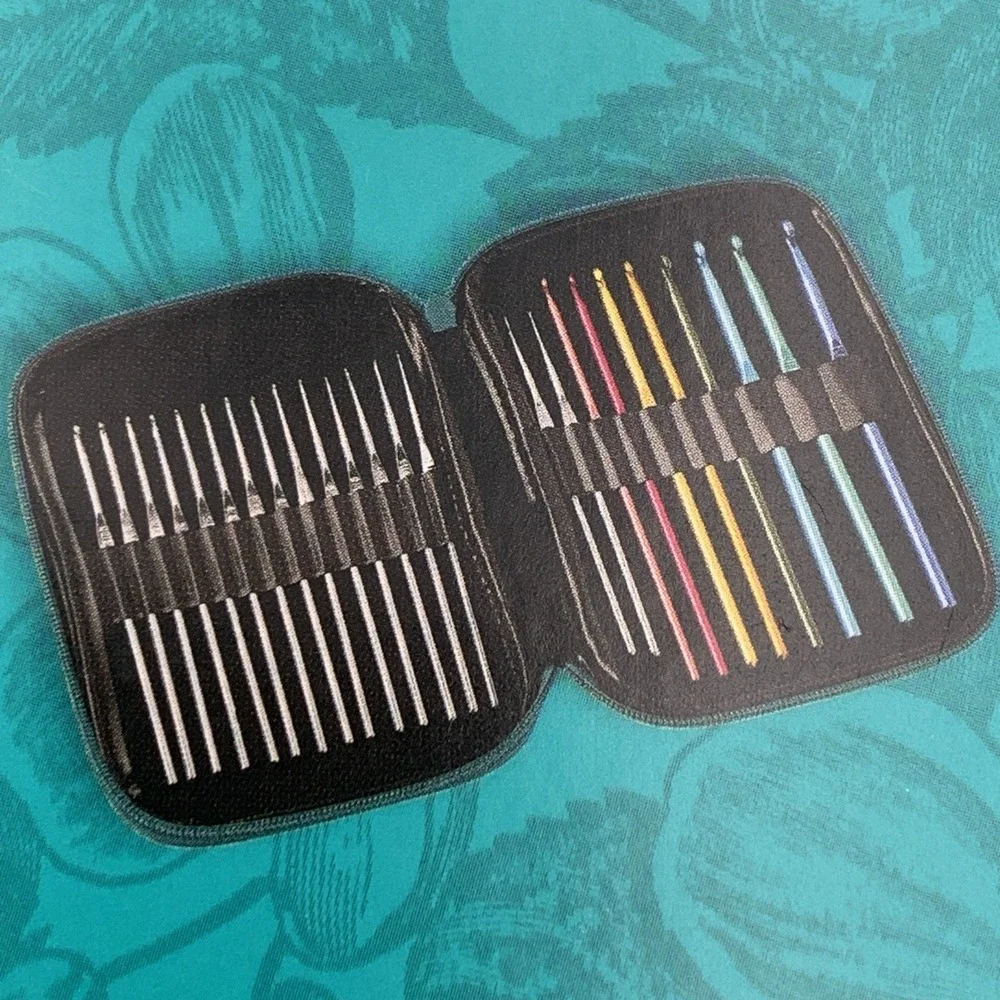 Pioneer Woman Crochet Hook Set Mazie Floral 25 Pieces‎ Steel 00-14 Aluminum D-K